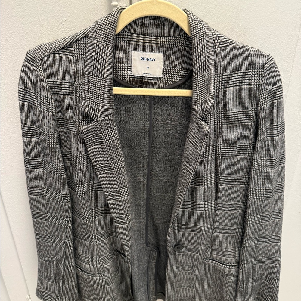 Old Navy Women's Black and White Checkered Blazer